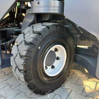 Carretilla de 4 vías 2012  Combilift [UltraForklifts] C4000 Triplex || Low Hours!! Kubota (5)