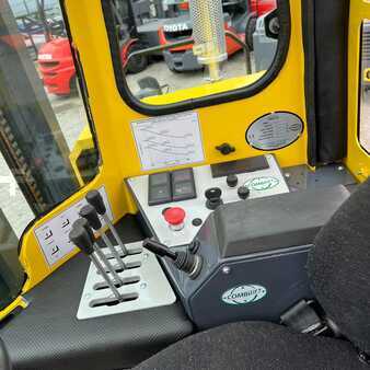 Carretilla de 4 vías 2014  Combilift [UltraForklifts] C4000 *Forks Positioner* (14)