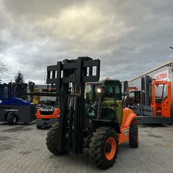 Carretilla de 4 vías 2018  Ausa [UltraForklifts] C300H 4x4 *Like New* Off Road // Kubota Engine // (1)