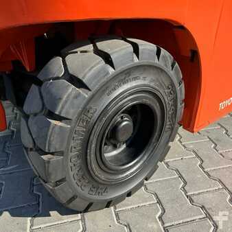 El Truck - 4-hjul 2016  Toyota [UltraForklifts] 8FBMT45  Long Forks *DISCOUNT!!* (8)