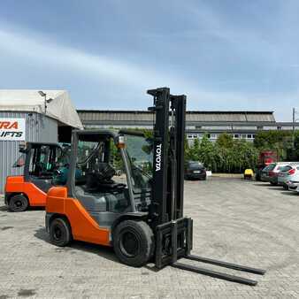 Toyota [UltraForklifts] 3tons LPG  Free LIFT