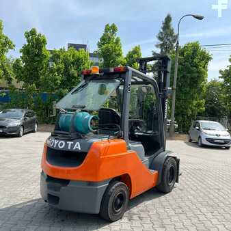 Toyota [UltraForklifts] 3tons LPG  Free LIFT