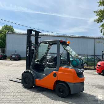Toyota [UltraForklifts] 3tons LPG  Free LIFT