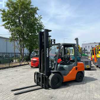 Toyota [UltraForklifts] 3tons LPG  Free LIFT