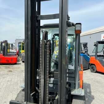 Toyota [UltraForklifts] 3tons LPG  Free LIFT