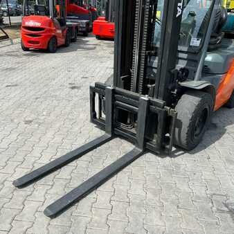 Toyota [UltraForklifts] 3tons LPG  Free LIFT