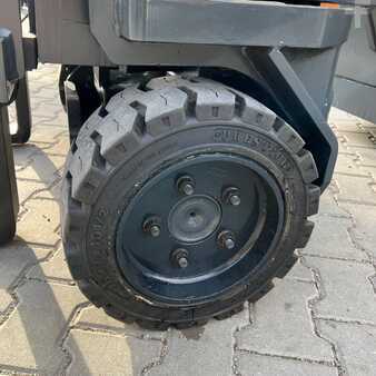 Chariots pour allées étroites 2016  Aisle Master [UltraForklifts] 20WH *Perfect Condition* (18)