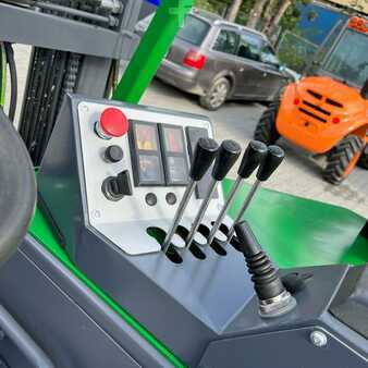 Four-way trucks 2011  Combilift [UltraForklifts] CB2500 Triplex (13)