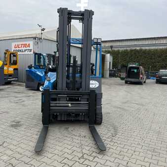 Four-way trucks 2015  Combilift [UltraForklifts] CB2500 Triplex (8)