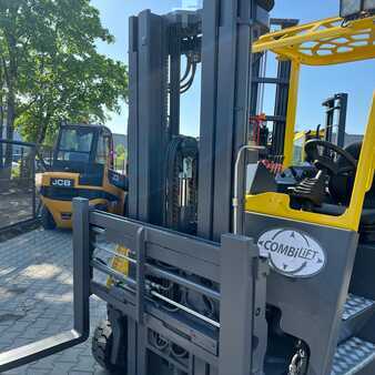 Čtyřcestný vysokozdvižný vozík 2014  Combilift [UltraForklifts] CB3000 Triplex (7)