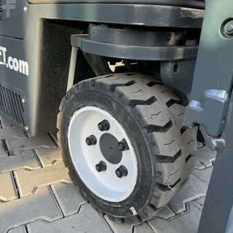 Négyutas targonca 2016  Combilift [UltraForklifts] CB3000 Triplex (8)