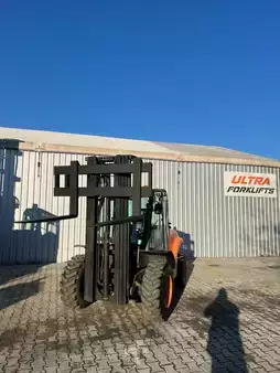 Čtyřcestný vysokozdvižný vozík 2018  Ausa [DISCOUNT-SALE] C300H 4x4 *Like New* Off Road // Kubota Engine // (10)