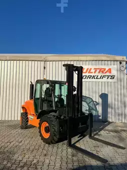 Čtyřcestný vysokozdvižný vozík 2018  Ausa [DISCOUNT-SALE] C300H 4x4 *Like New* Off Road // Kubota Engine // (17)