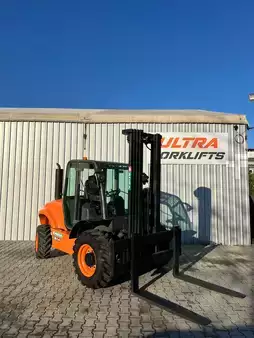 Čtyřcestný vysokozdvižný vozík 2018  Ausa [DISCOUNT-SALE] C300H 4x4 *Like New* Off Road // Kubota Engine // (3)
