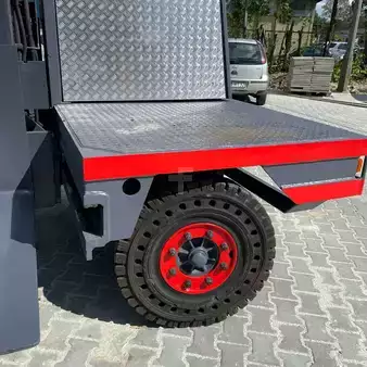 Tugger-train-trailer 2005  Linde S50D (9)