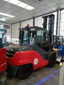 Diesel truck 2017  Toyota 40-8 FD50 (2)