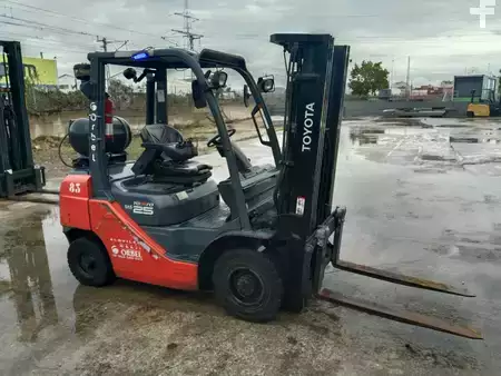 LPG VZV 2014  Toyota 02-8FGF25 (1)