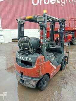 Empilhador a gás 2014  Toyota 02-8FGF18 (3)