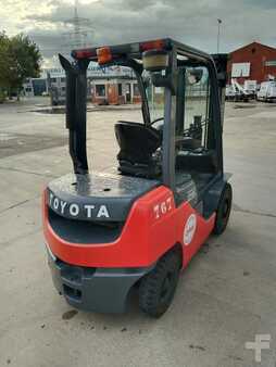 Empilhador diesel 2015  Toyota 02-8FDF25 (2)