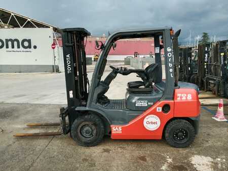 Dieseltrukki 2012  Toyota 52-8FDF25 (1)