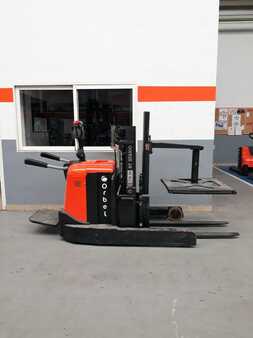 Stackers stand-on 2012  BT SPE125 (2)