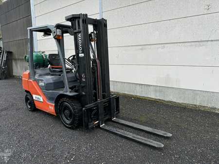 Propane Forklifts 2015  Toyota 8FGF25 (3)