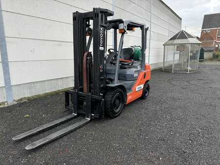 Propane Forklifts 2015  Toyota 8FGF25 (6)