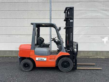 Carrelli elevatori diesel 2004  Toyota 7FDF30 (1)