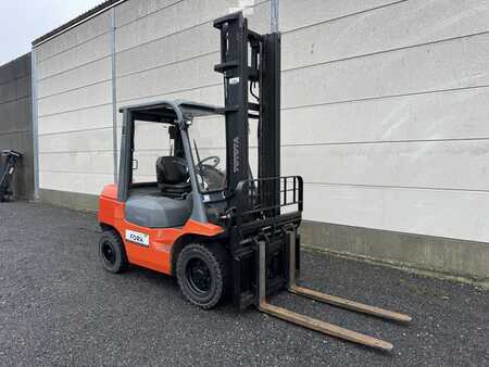 Carrelli elevatori diesel 2004  Toyota 7FDF30 (7)