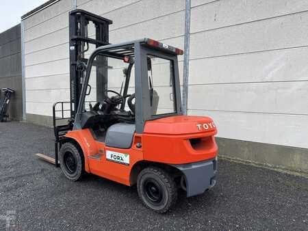 Carrelli elevatori diesel 2004  Toyota 7FDF30 (9)