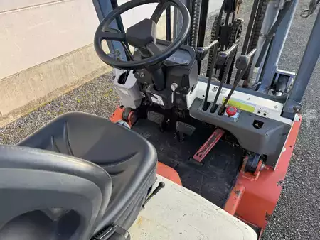 Traileri 2001  Nissan FD02A25Q (4)