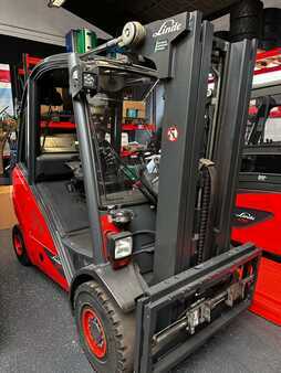 LPG heftrucks 2011  Linde H30T (1)