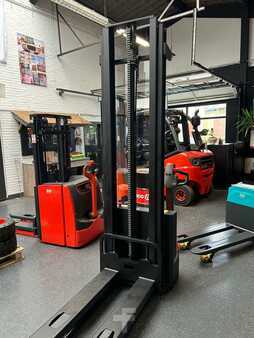 Stacker pedestre - EP Equipment ES15-15ES (2)