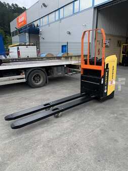 Apilador conductor incorporado 2021  Hyster RP2.0N (4)