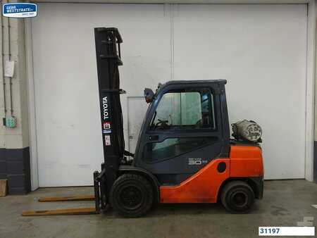 LPG Forklifts 2013  Toyota 02-8FGF30 (1)