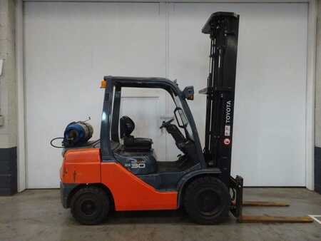 LPG Forklifts 2013  Toyota 02-8FGF30 (10)