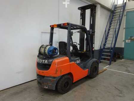 Propane Forklifts 2013  Toyota 02-8FGF30 (12)