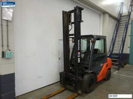 Propane Forklifts 2013  Toyota 02-8FGF30 (2)