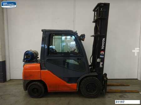 Propane Forklifts 2013  Toyota 02-8FGF30 (4)