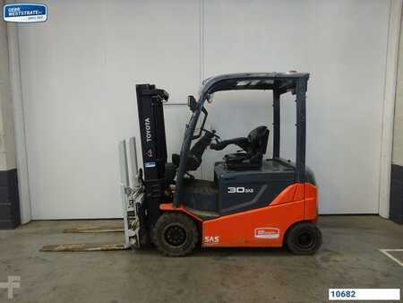 Elektro 4 Rad 2015  Toyota 8FBMKT30 (1)