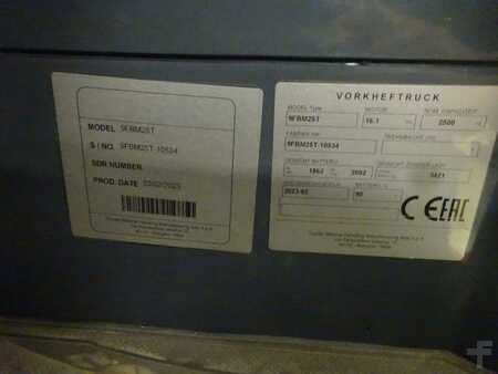 Sähkö - 4 pyör 2023  Toyota 9FBM25T (8)