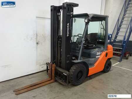 Propane Forklifts - Toyota 02-8FGF25 (2)