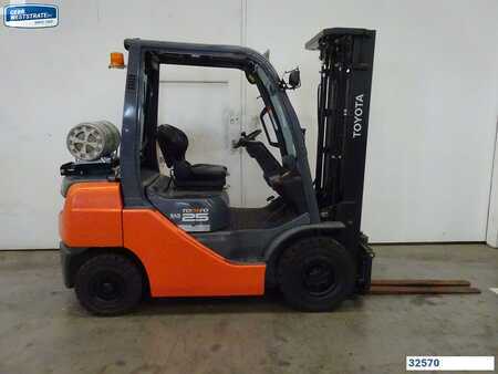Propane Forklifts - Toyota 02-8FGF25 (3)