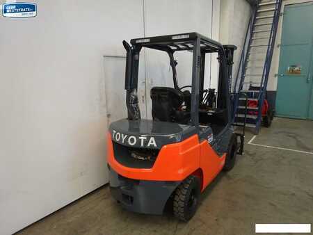 Chariots élévateurs diesel 2025  Toyota 8FDF25 (5)