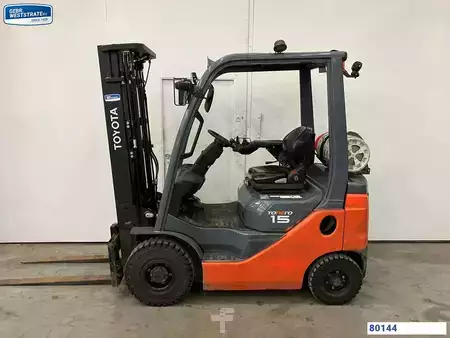 Empilhador a gás 2020  Toyota 8FGF15 (1)