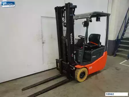 Elektryczne 3-kołowe 2024  Toyota 8FBES15T (2)