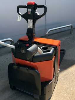 Nízkozdvižný vozík 2012  BT LPE 200-8 (1) 