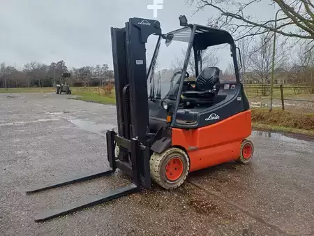 Carrelli elettrici 4 ruote 2008  Linde E30s-02 (2)