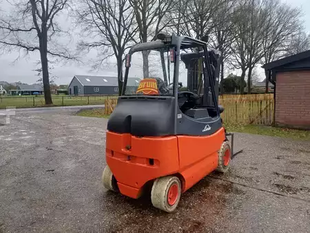 Carrelli elettrici 4 ruote 2008  Linde E30s-02 (5)