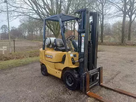 Gázüzemű targoncák 2001  CAT Lift Trucks GP18K (1)